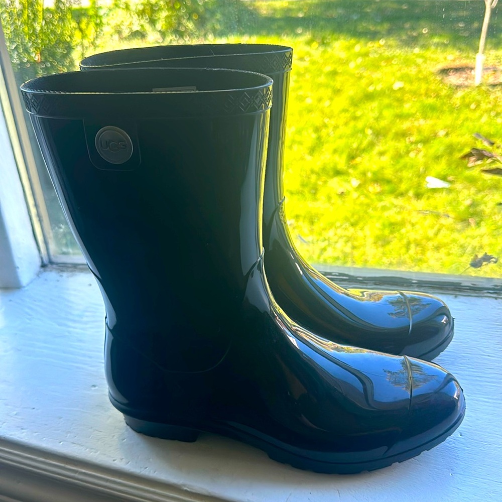 Ugg Rain Boots size 9